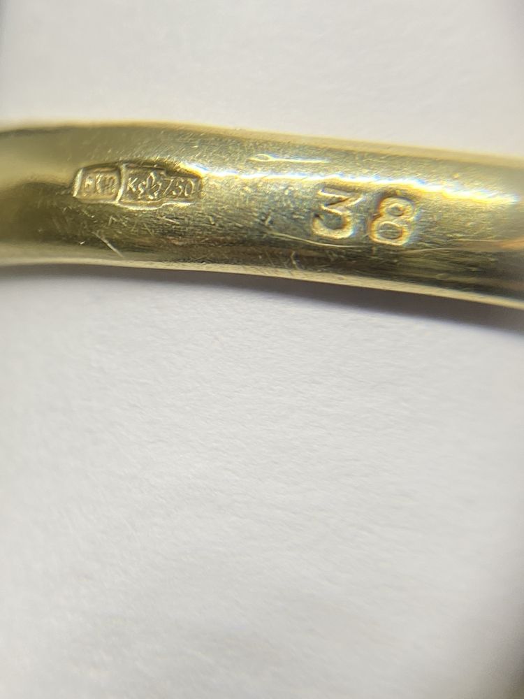 Кольцо 750 проба, изумруд, бриллианты