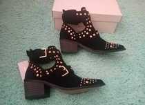 Buty damskie w ćwieki 38