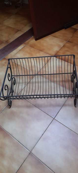 Cesto para lenha pinhas ou revistas em ferro forjado