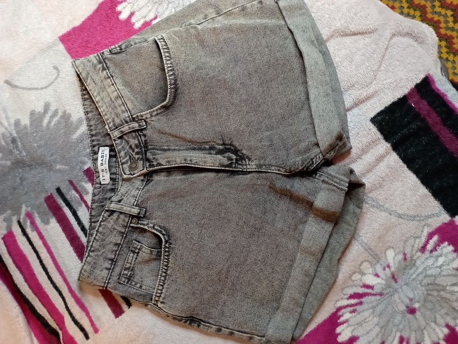 Продам джинсові шорти