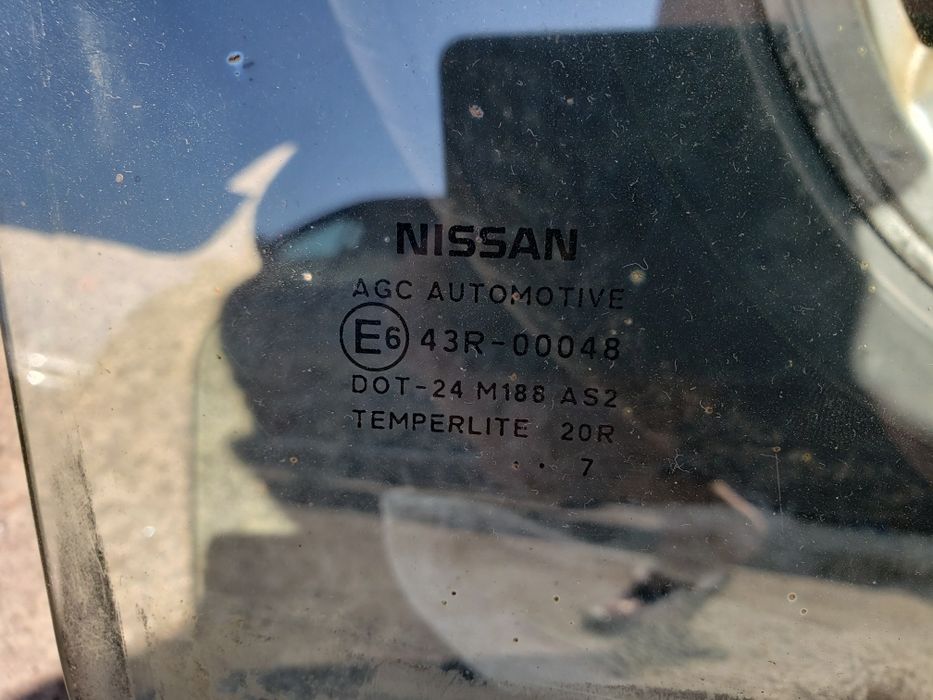 Скло дверей передньої правої та задньої правої дверей Нісан Кашкай j10