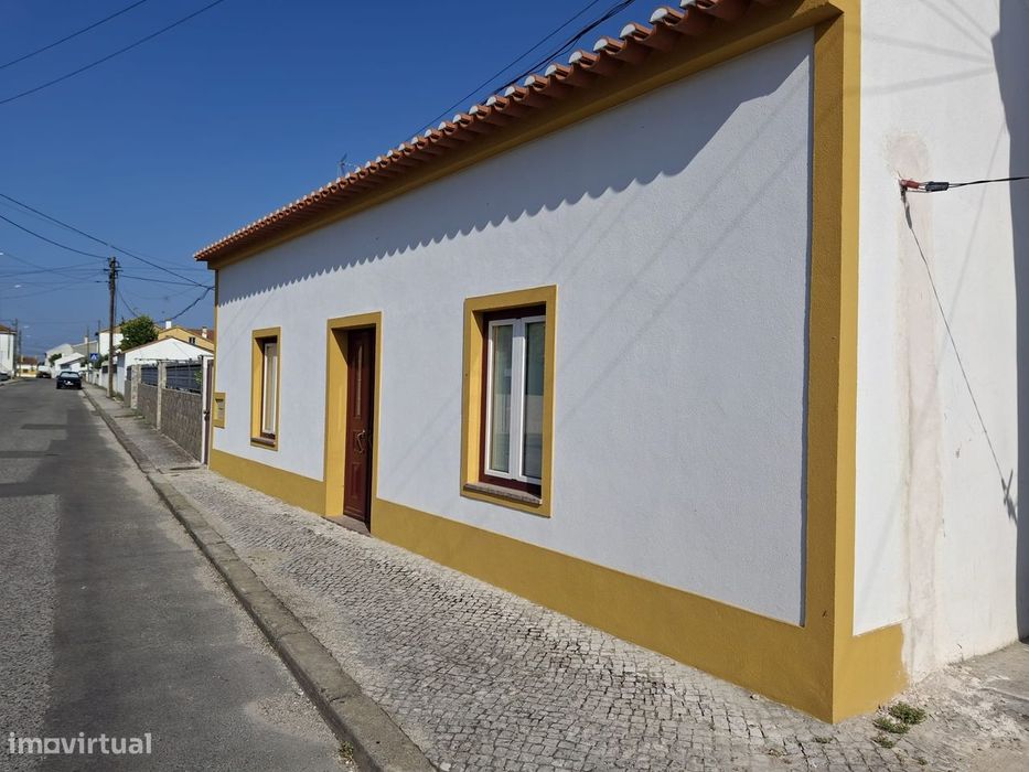 Moradia T2  renovada para arrendamento.