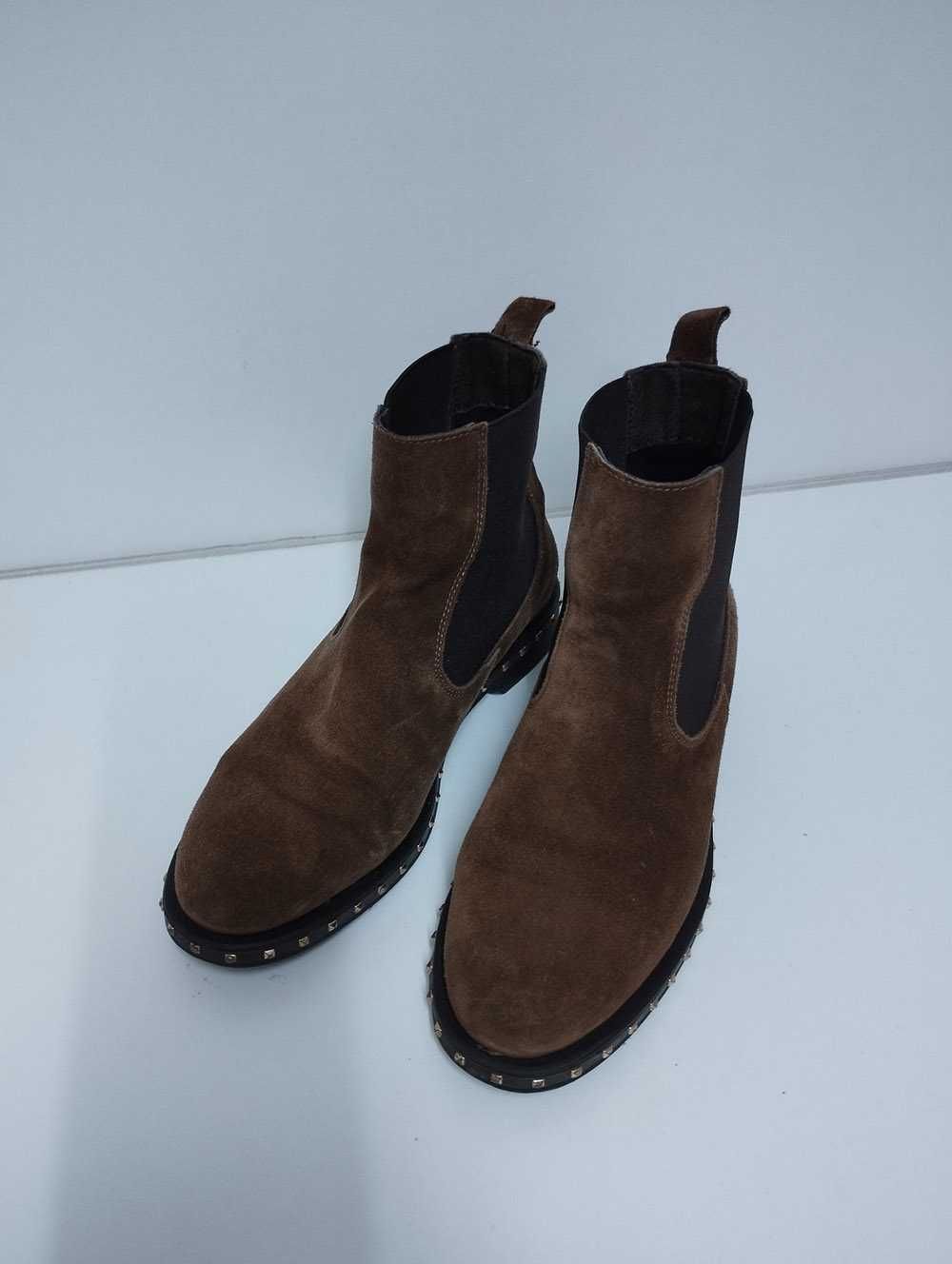 Botas castanhas em Camurça com tachas douradas 37
