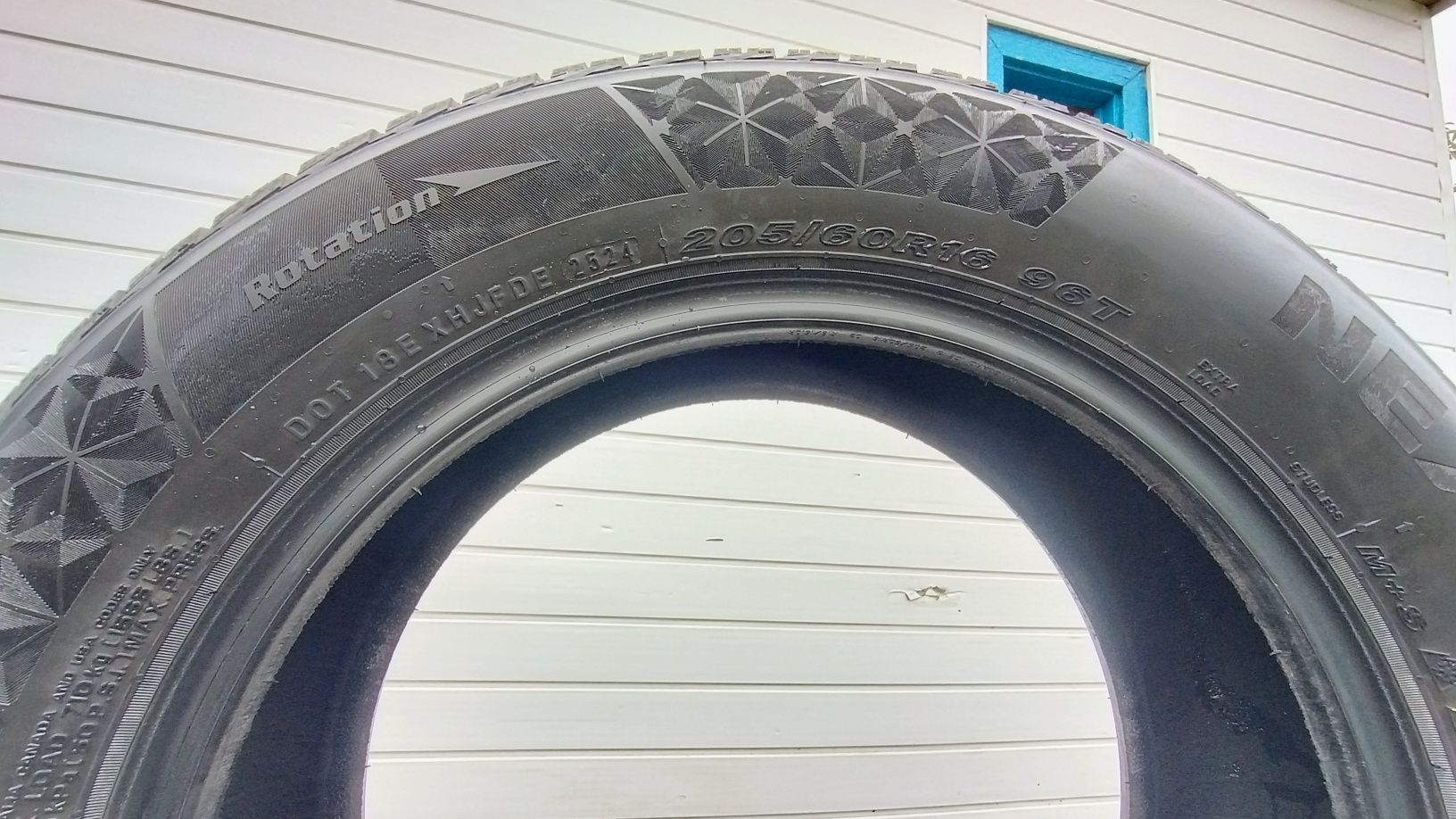 Зимова гума Nexen WinGuard ice plus WH43 205/60 r16 96T XL