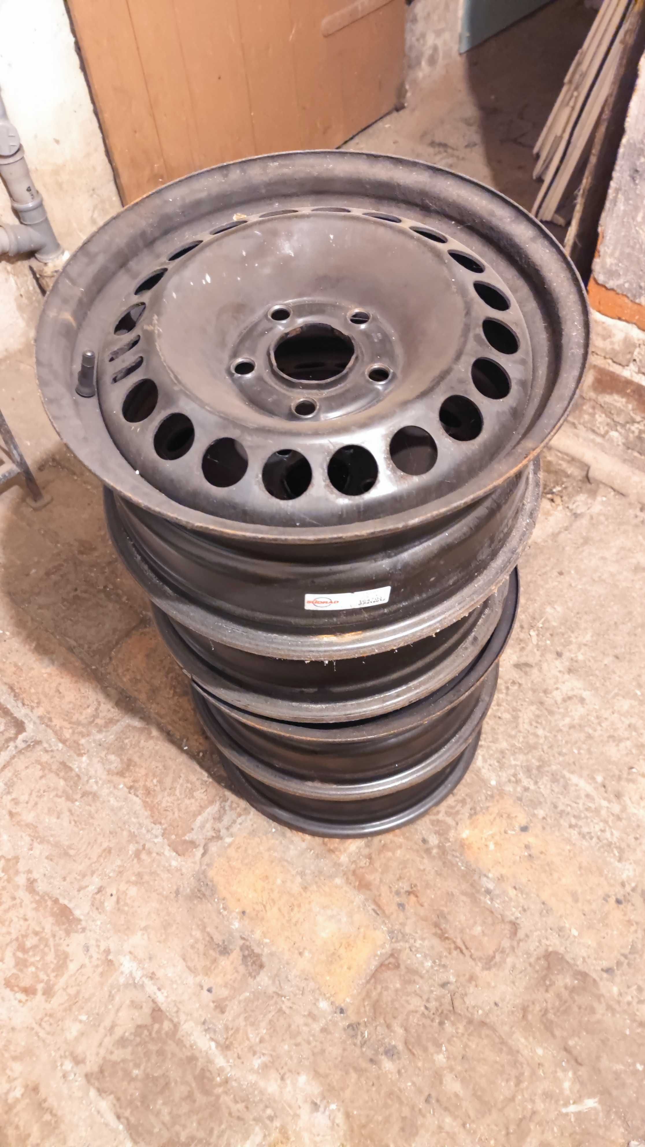 sprzedam cztery  felgi stalowe  16" do samochodu opel zafira C