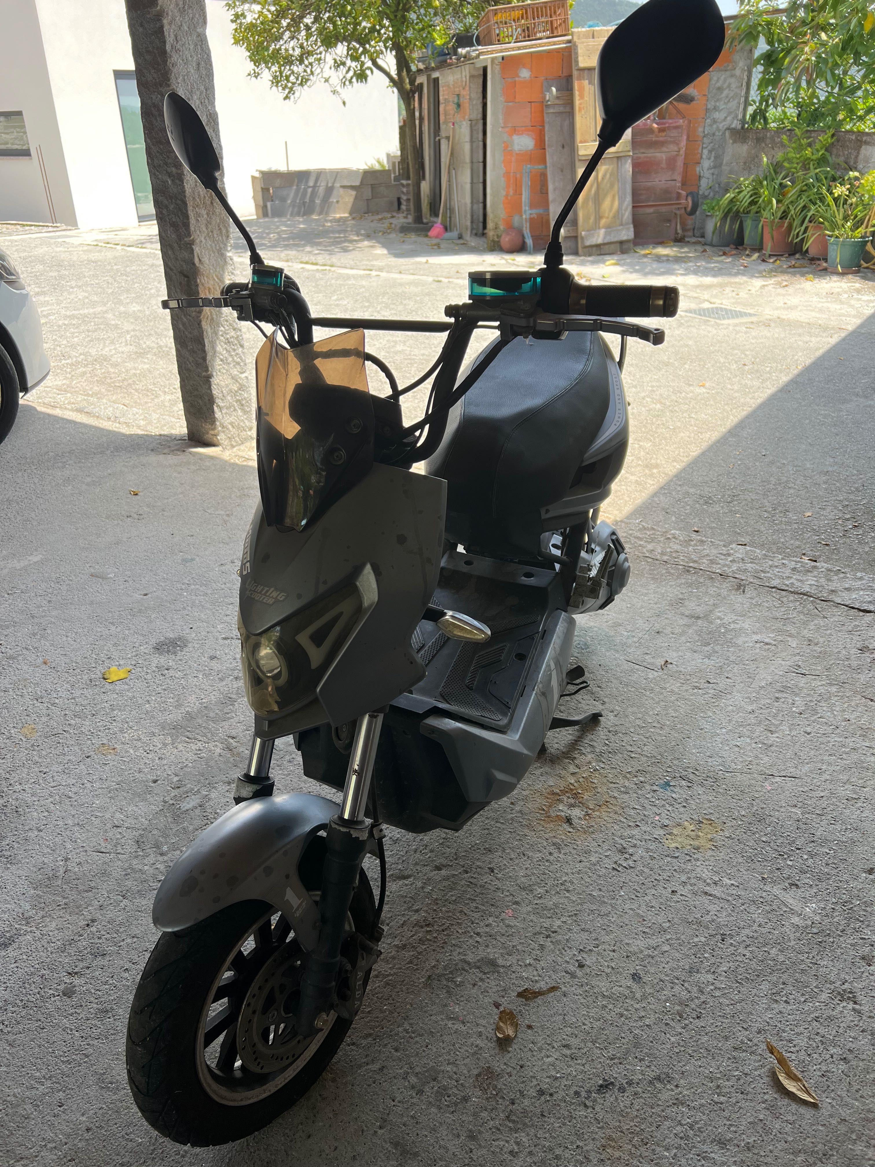 Scooter elétrica