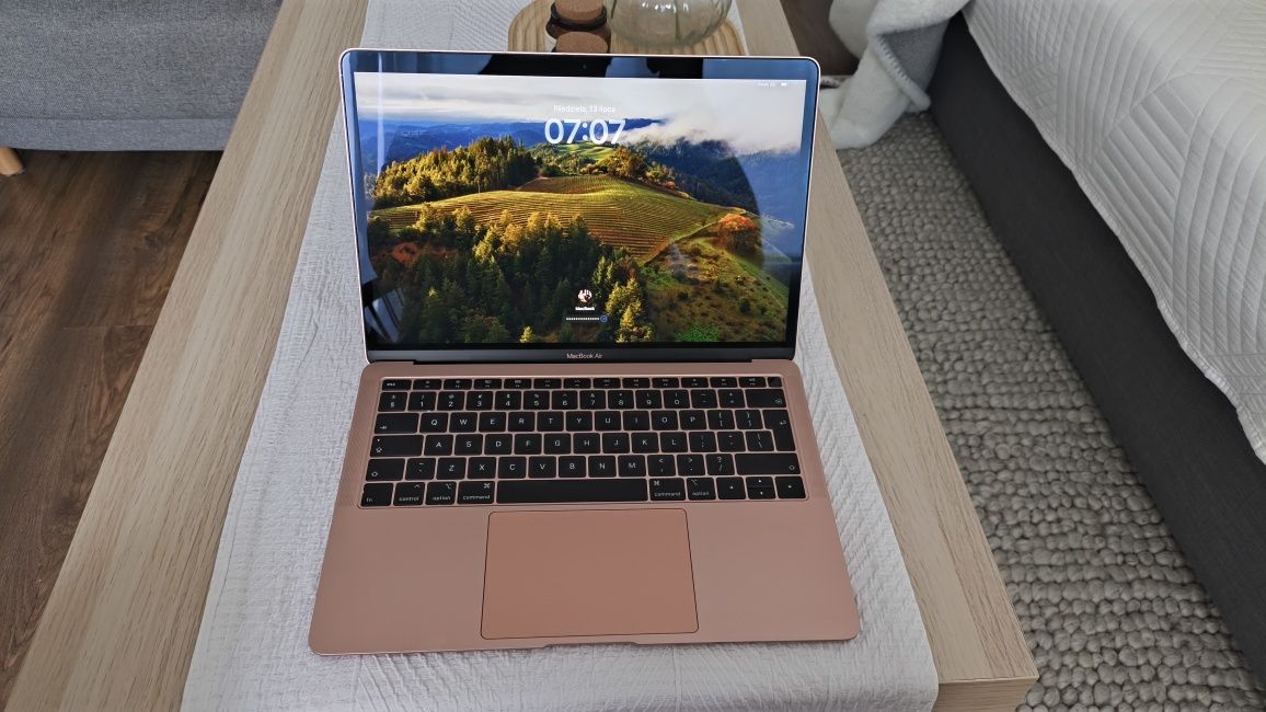 Macbook Air - 1.6GHz / i5 / 8Gb RAM / 256Gb SSD / Sonoma / A1932