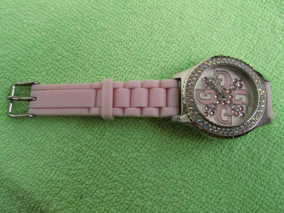 Часы женские GUESS