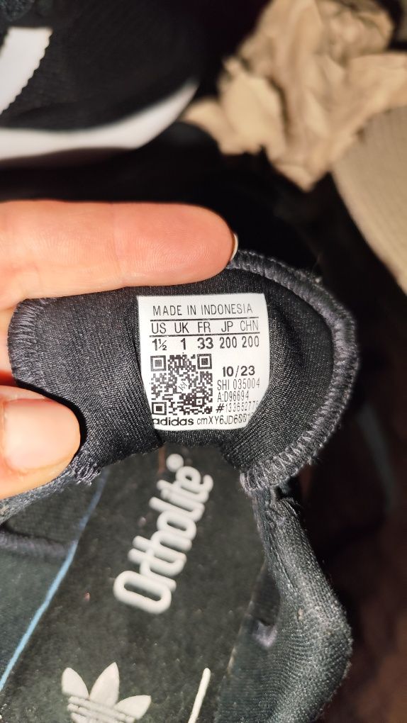 Продам кроссовки Adidas оригинал