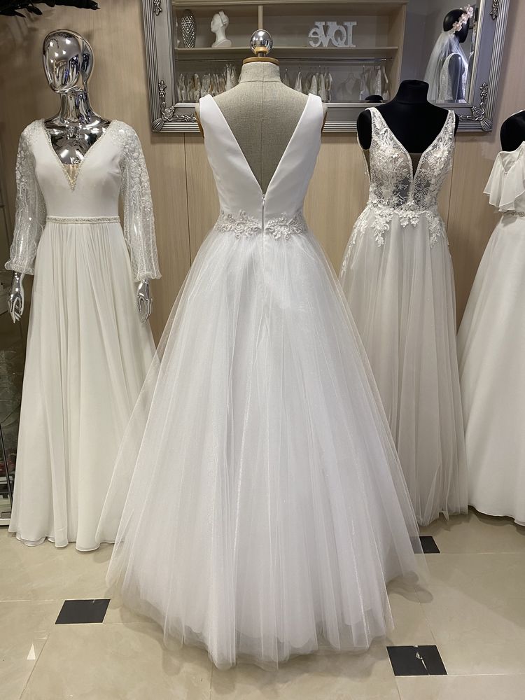Nowa suknia ślubna. Model Kallant
