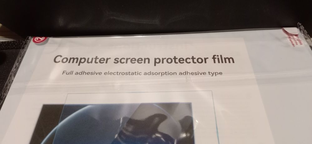 Защитная пленка .2 шт. Для ноутбука.