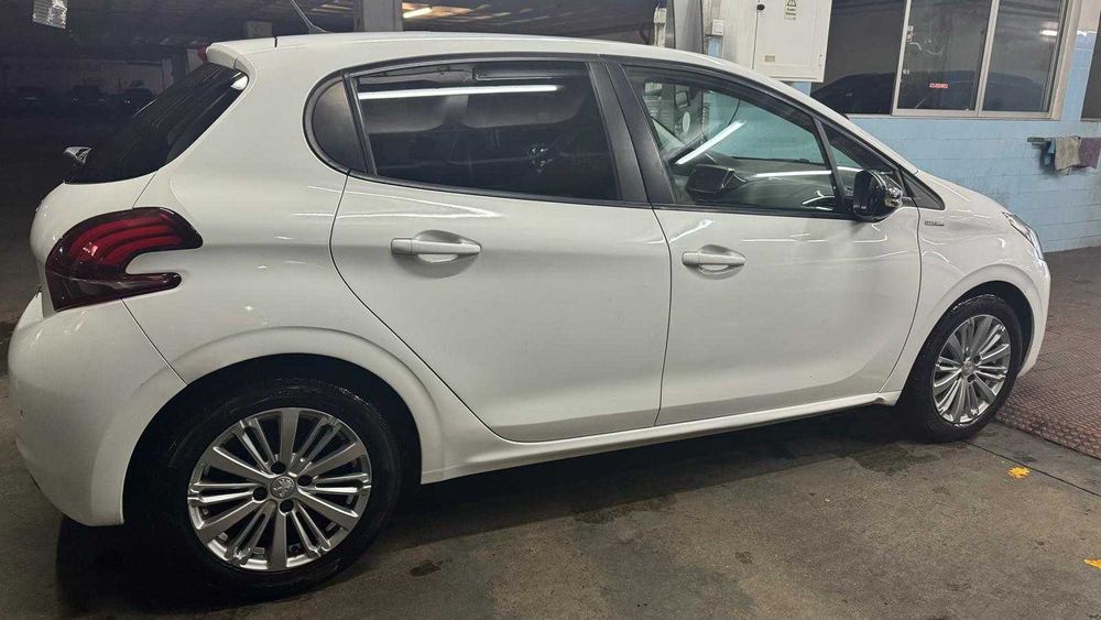 Peugeot 208 1.6 TDI Blue HDi Style Branco
