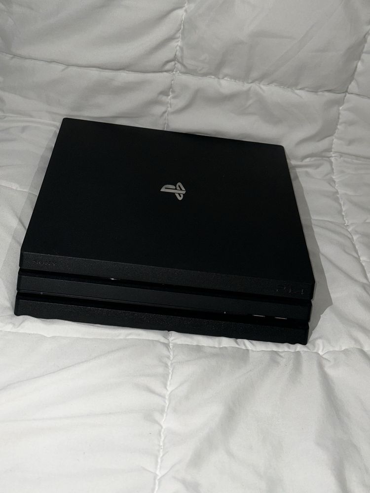 Ps 4 pro 1 tb (2 dualshock)