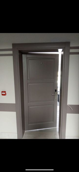 Деревянные двери,лесницы,мебель