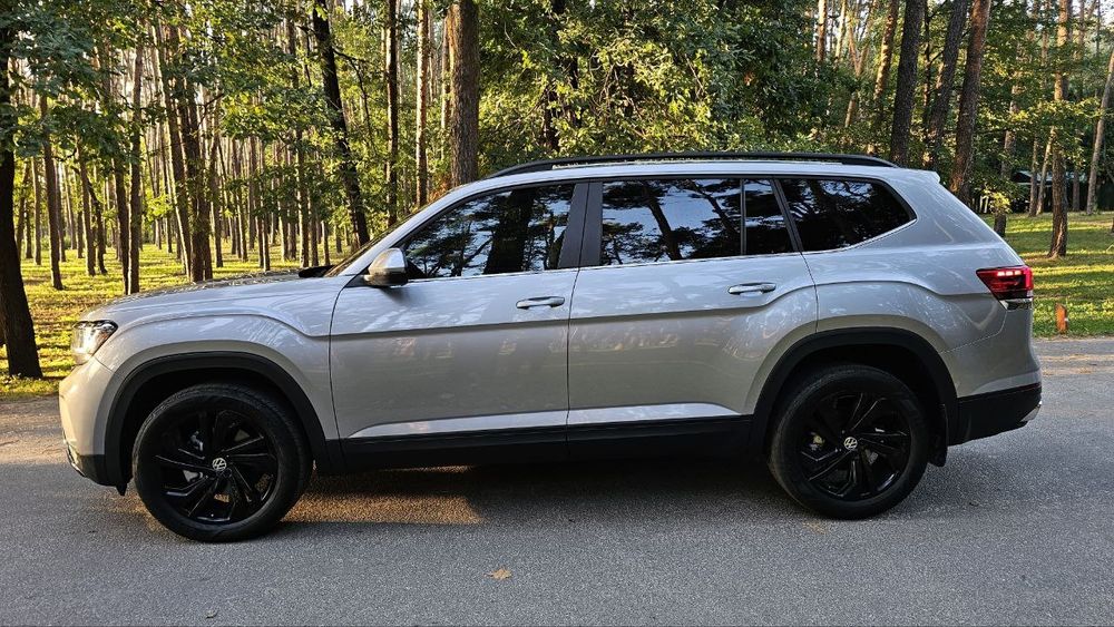 Продам авто VW Atlas 22