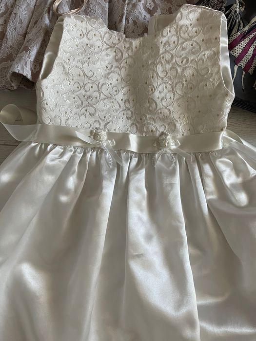 Платье очень нарядное для девочки 3-5 лет комплектом