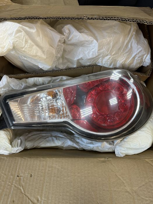 Продам задний правый стоп Subaru BRZ original koito