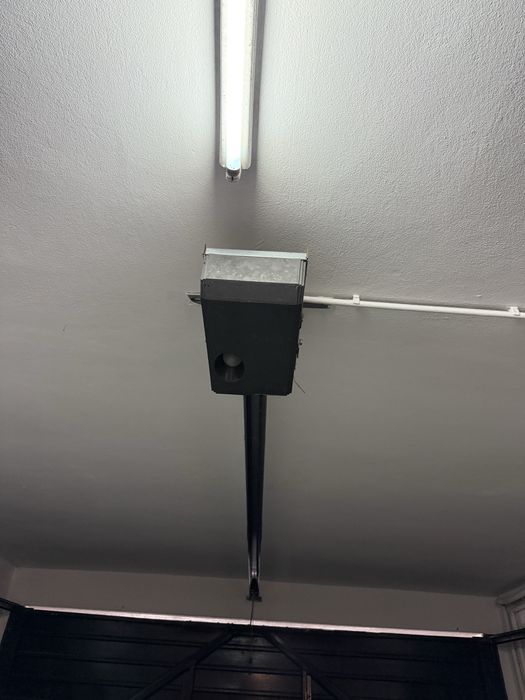 Motor de portao de garagem e dois comandos