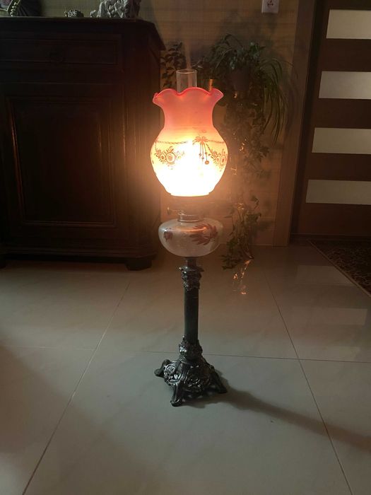 Piękna, secesyjna lampa naftowa. W pełni sprawna ,76cm.
