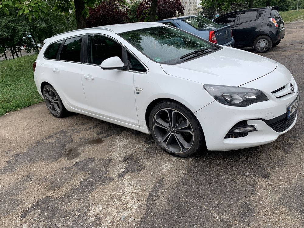 Opel Astra J Sports Tourer 2015