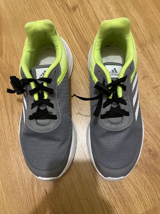 Ténis de atletismo Adidas Tensaur