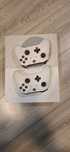 Xbox One S 1tb + 2 pady