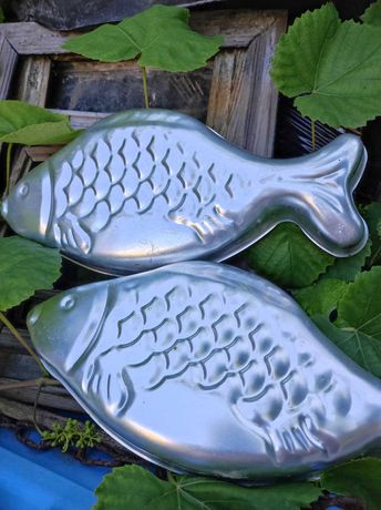 Stara aluminiowa forma w kształcie ryby