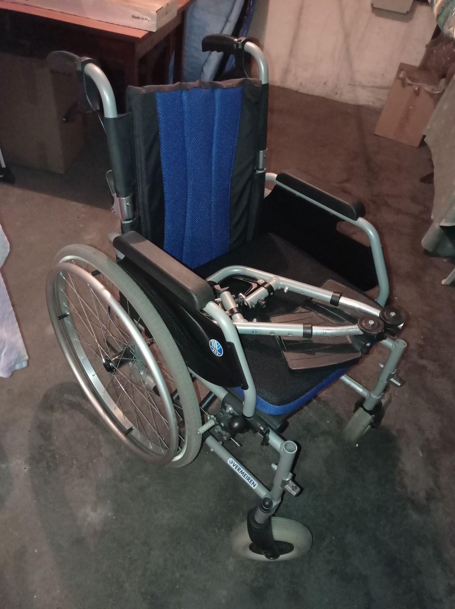 Wózek inwalidzki vermeiren dla szczupłej osoby