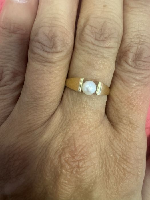 Pierscionek zloty z perlą