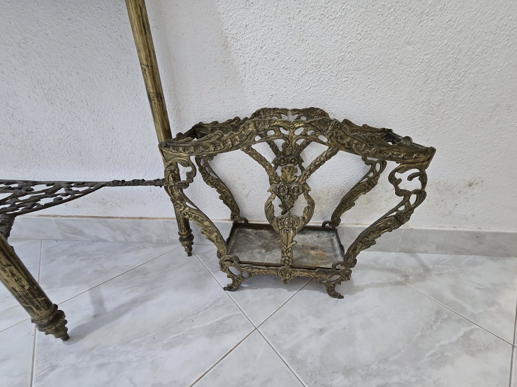 Aparador, Bengaleiro de Chão e de Parede