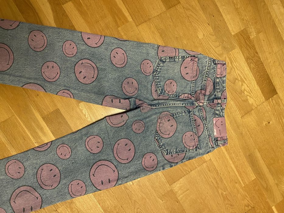 spodnie jeans smiley bershka