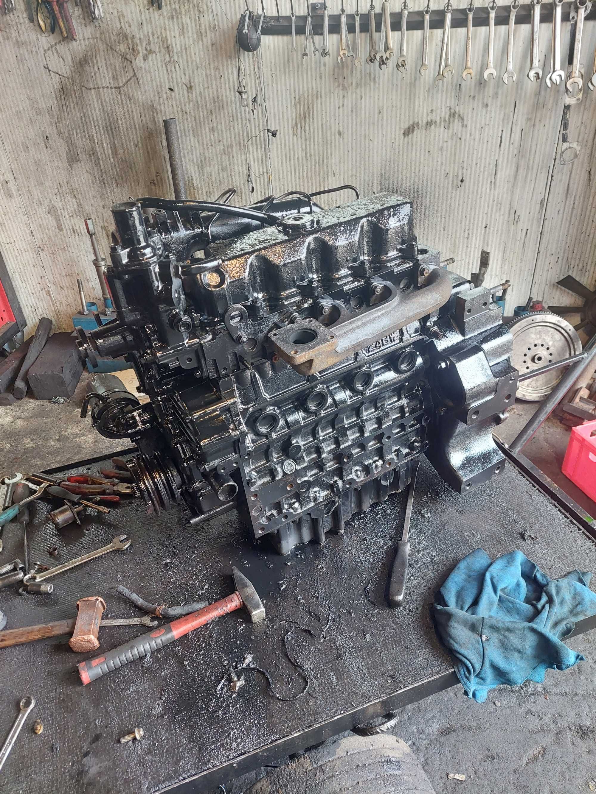 Silnik kubota v  2403 . ciagnik kubota