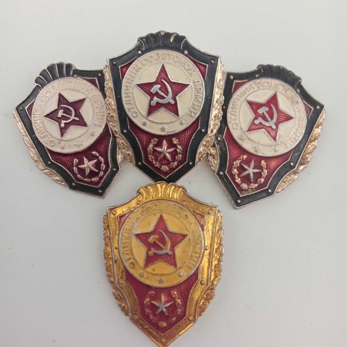 Значки СА в количестве 4 шт.