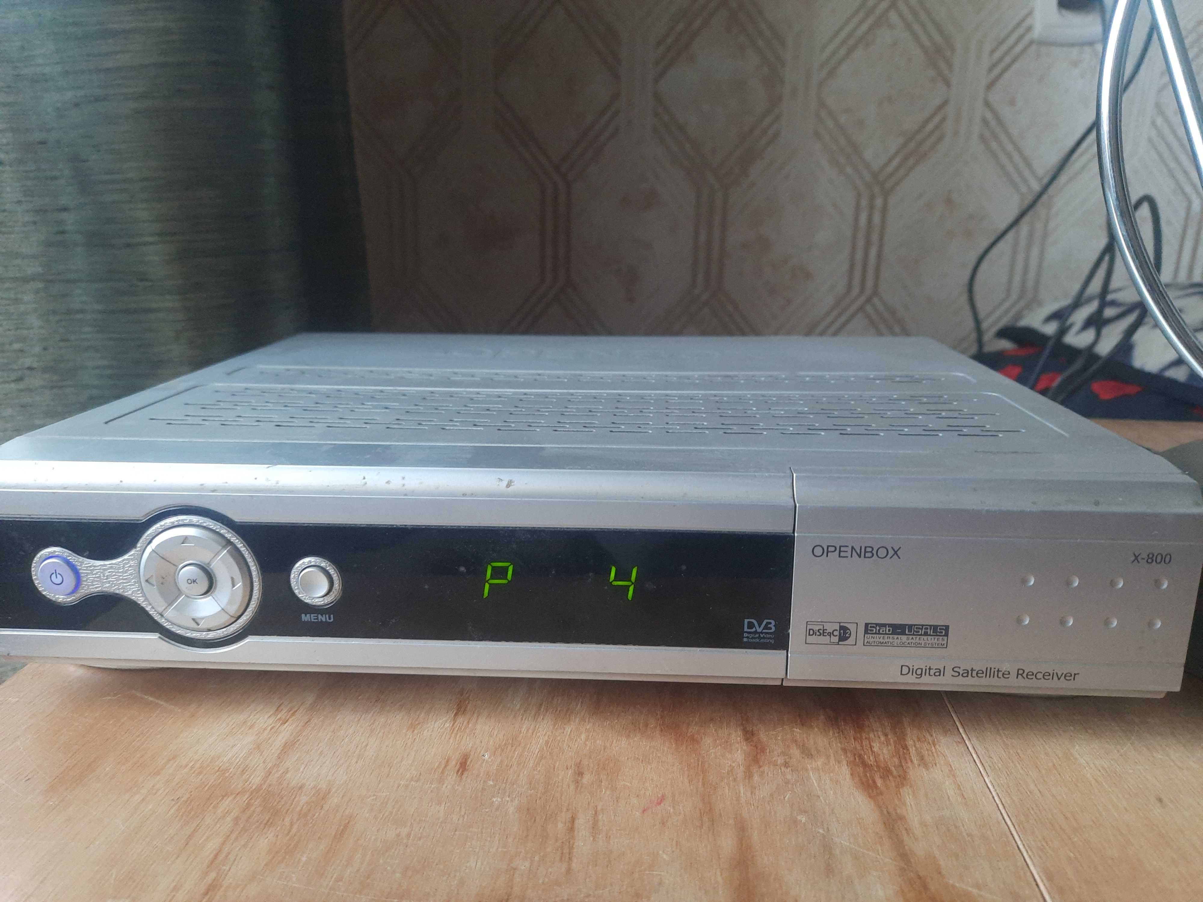 Спутниковый ресивер (тюнер) Openbox X-820CI  с комнатной антенной