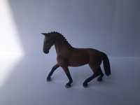 Schleich 13817 klacz Hanoverska