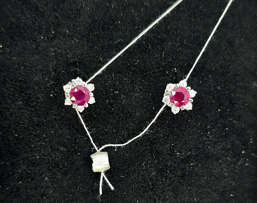 Пуссеты с рубинами и бриллиантами