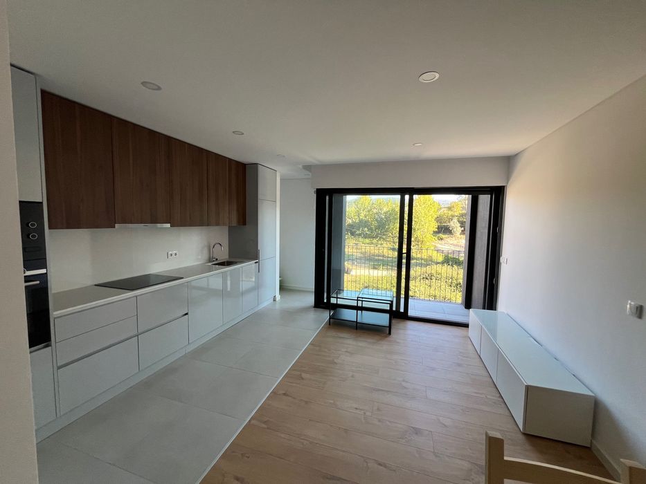 T1 Novo com Varanda e Garagem Subterrânea |Rua de São Lázaro, Amarante