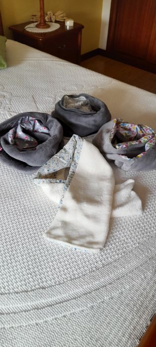 Conjunto de três golas e um cachecol