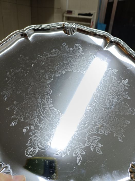 Bandeja prateada decorativa