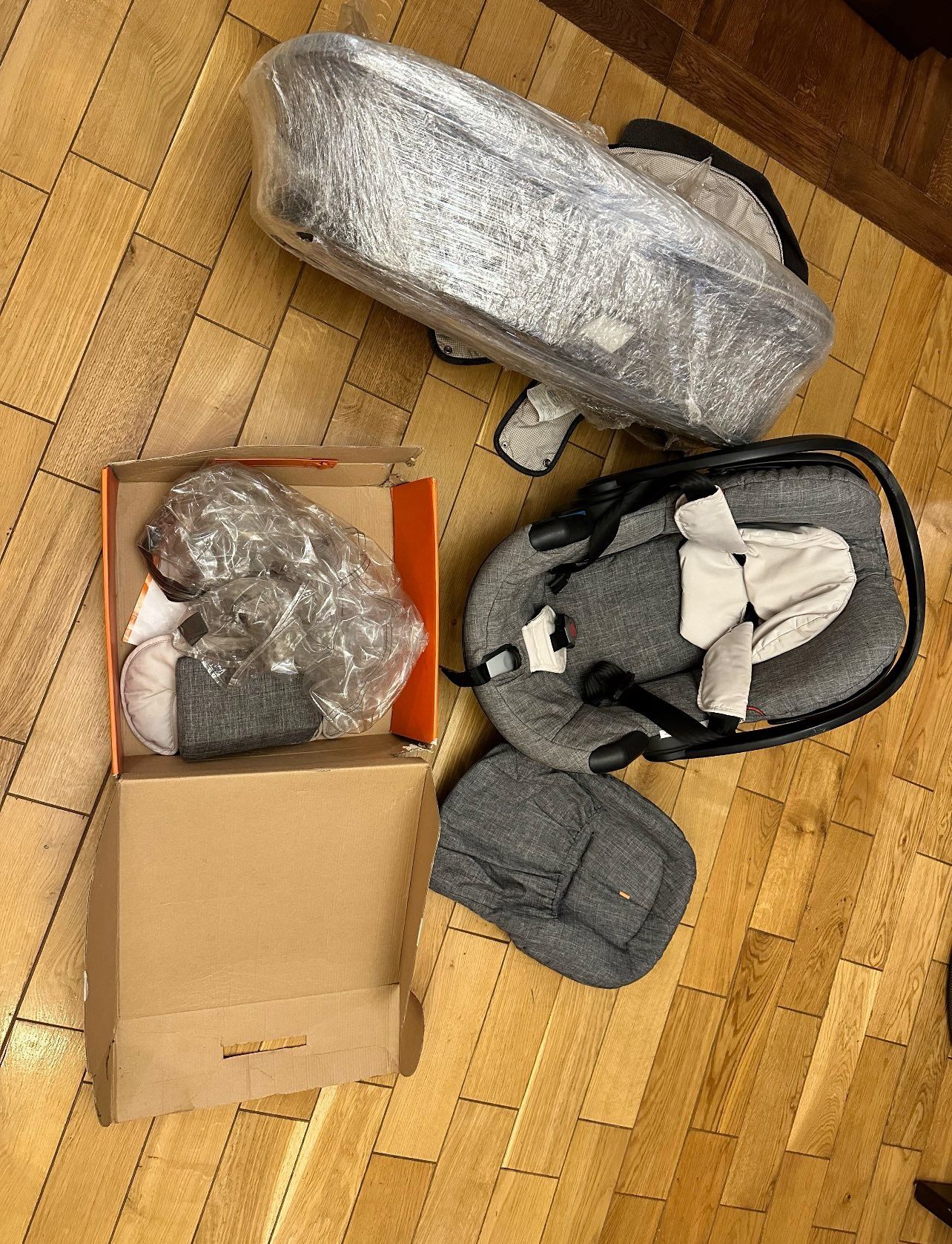 Stokke xplory. Люлька та прогулянковий блок.
