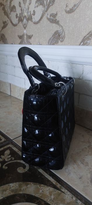 Продам фирменную  женскую сумочку