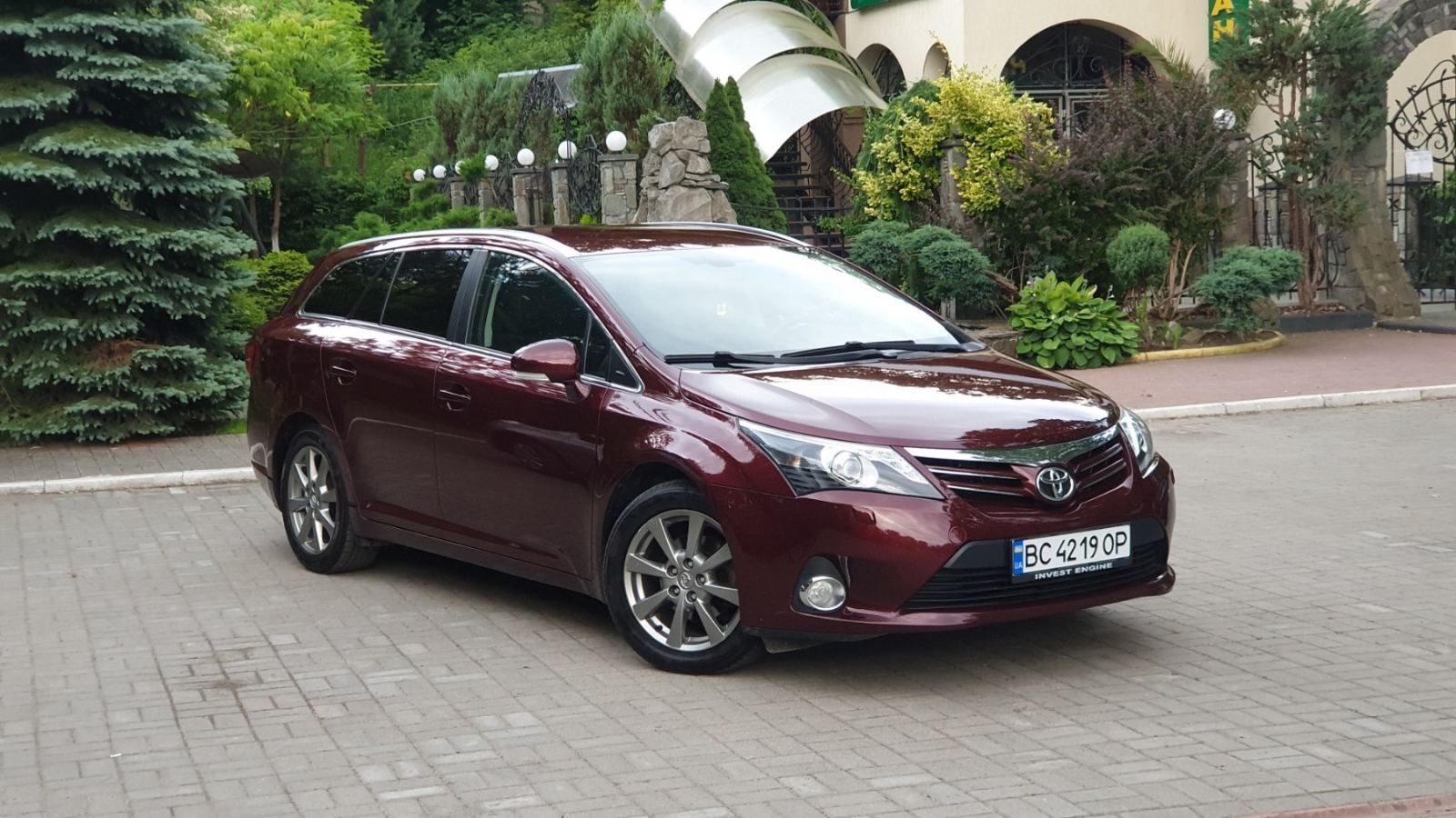 Toyota avensis 2012-13