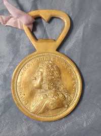 Medalha de bronze dos anos 60 com abre caricas