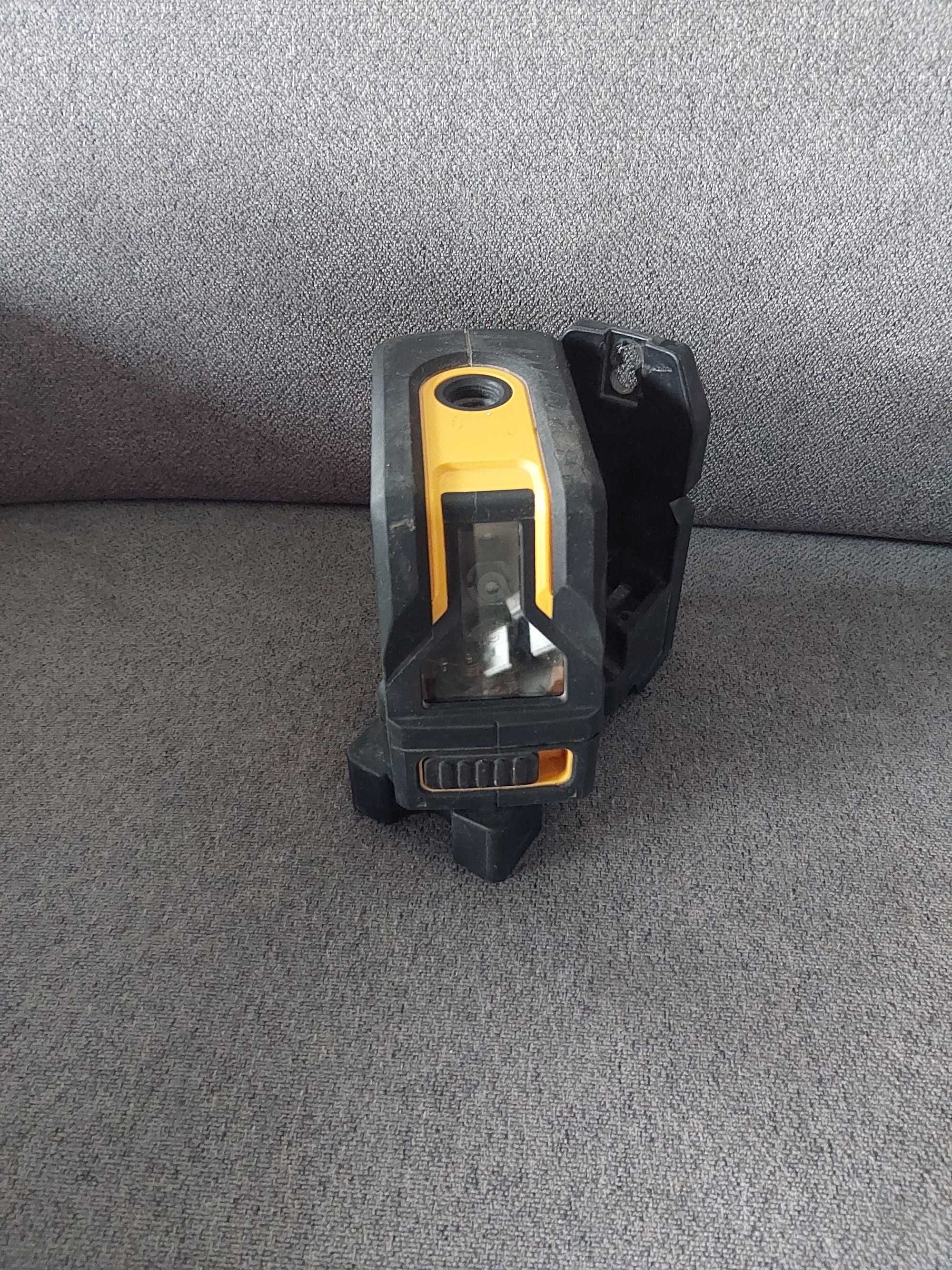 DEWALT laser samopoziomujący krzyżowy DW0822, krzyżowo - punktowy