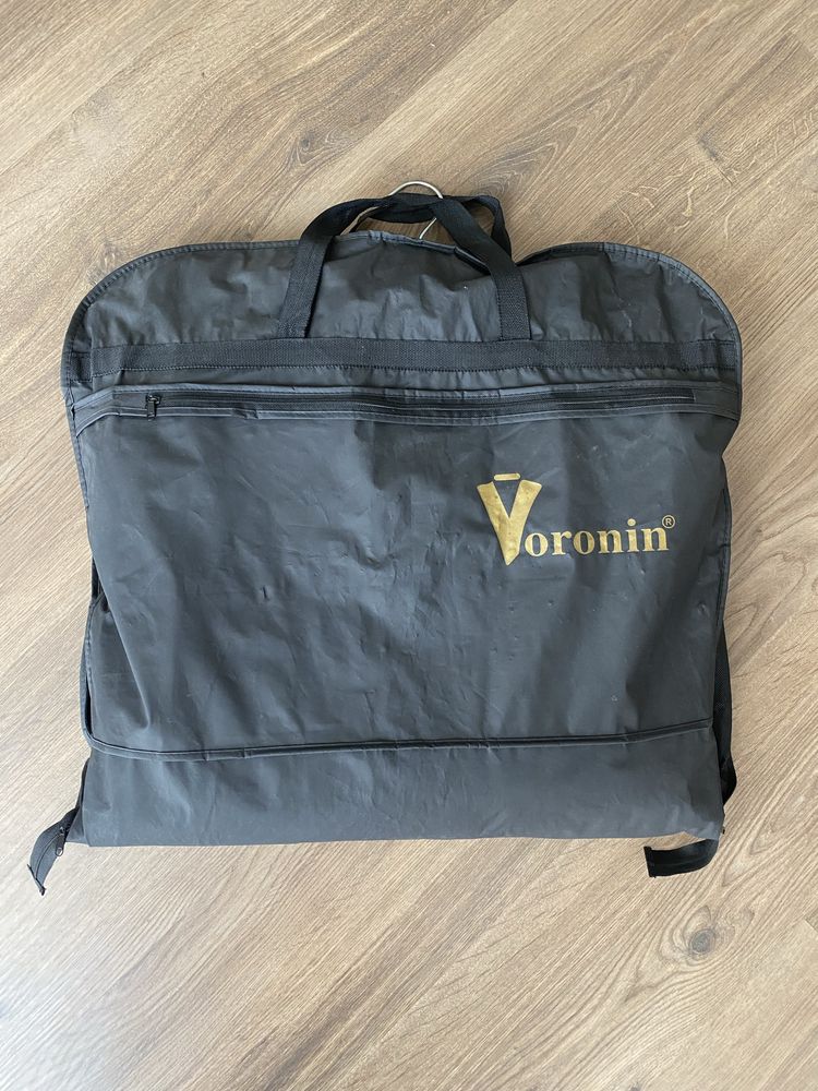 Чоловічий класичний темно синій в смужку комтюм Voronin