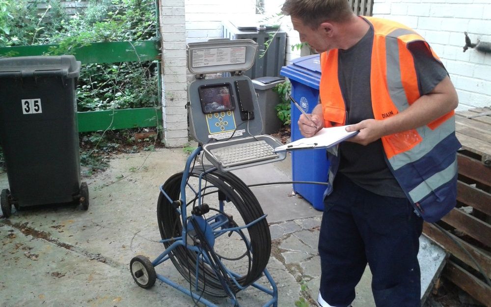 Чистка каналізації, промивка і прочистка труб від засорів в Обухові