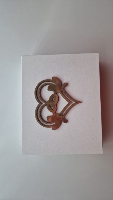 Białe pudełko na koperty i szkatułka na obrączki