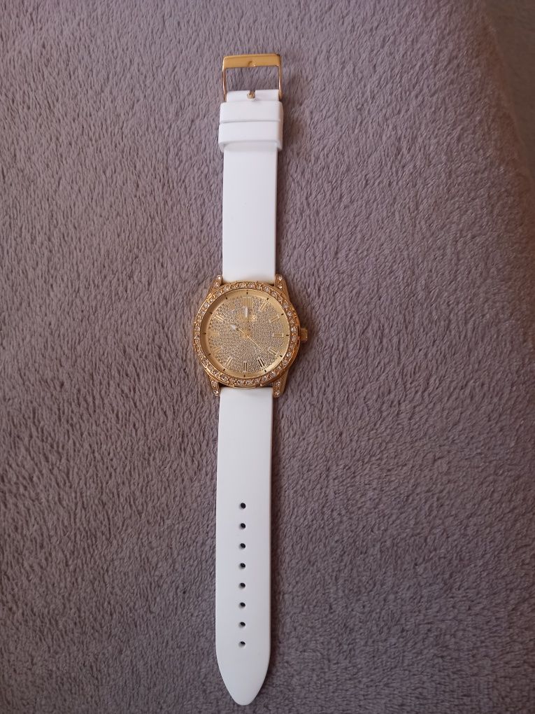 Designerski damski zegarek nowy guess biały silikonowe paski złota