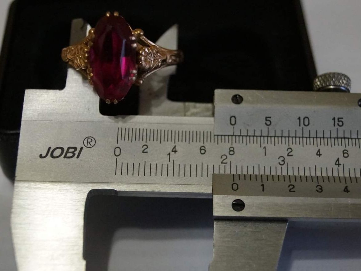 Женский золотой перстень  СССР с рубином, размер 20,5, вес 5.27 гр.