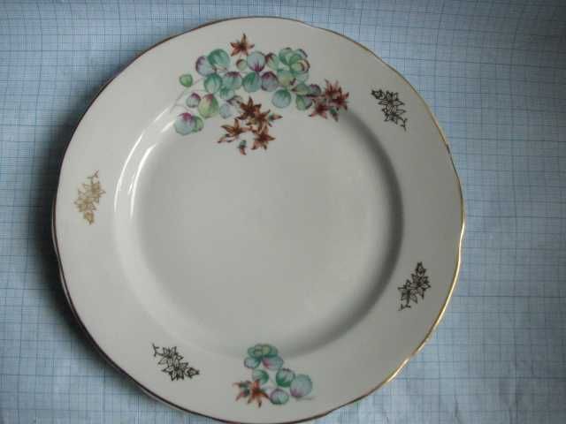 Набор тарелок и блюдо Коростень